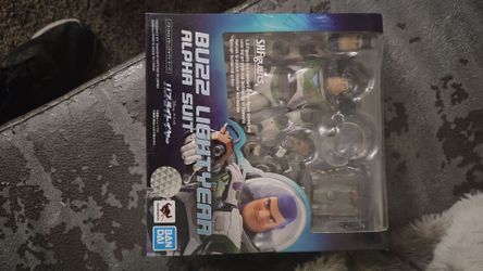 Bandai SHF S.H.Figuarts - Buzz Lightyear (2022 Movie)
To infinity and beyond! Buzz Lightyear as seen in his "Alpha Suit" from the Pixar movie Lightyea