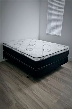 NEW Queen-Size PILLOW TOP MATTRESS and BOX SPRING. Bed frame not included 👍
