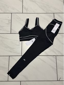 Alo Yoga Airbrush High-Waist Heart Throb Legging and matching bra set