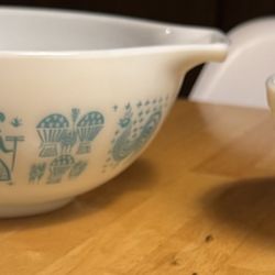 1960s Vintage Amish Butterprint Pyrex