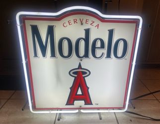 MODELO BE MAN CAVE LIGHTBAR NEON LAMP LIGHT MED 2X3ISH WORKS CLEAN $100FIRM