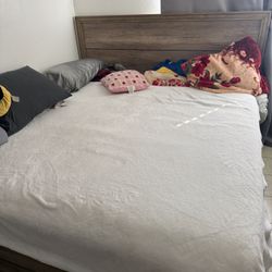 Cali King Bed With frame 