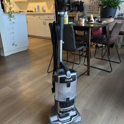 Shark vacuum Navigator Lift