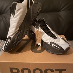 New! Adidas Yeezy Boost 700 mnvn Blue Tint Size 10