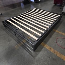 Queen Hydraulic Lift-Up Storage Bed Frame