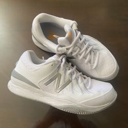 New Balance 1006 Athletic Shoes Women’s Size 7 (Used)