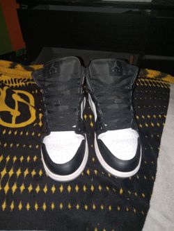 Jordan 1 mids