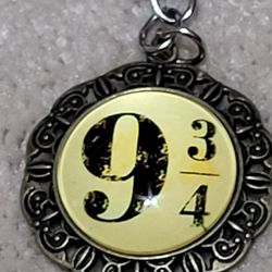 New!! Harry Potter Keychain. 9 3/4