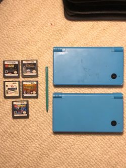 Two Nintendo DSI + 5 Games and Two Cases