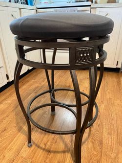 Swivel stool
