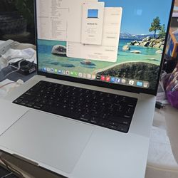 2021 MacBook Pro  A2485 16in M1 Max 32 Core GPU 32GB RAM 1TB SSD ,Excellent Condition on Promo Sale