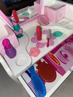 Vanity pretend play