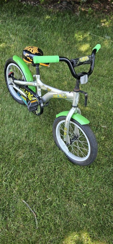 Schwinn Gremlin 16" Kids Bike