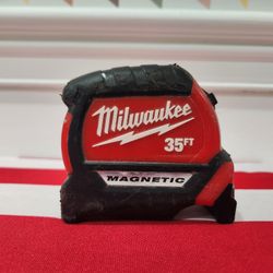 Milwaukee 35' Tape Measure
