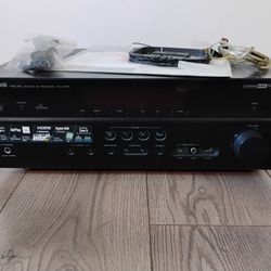Yamaha RX-V575 Receiver READ