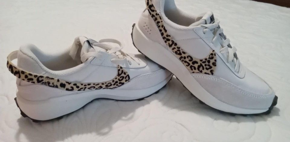 Nike Waffle Debut