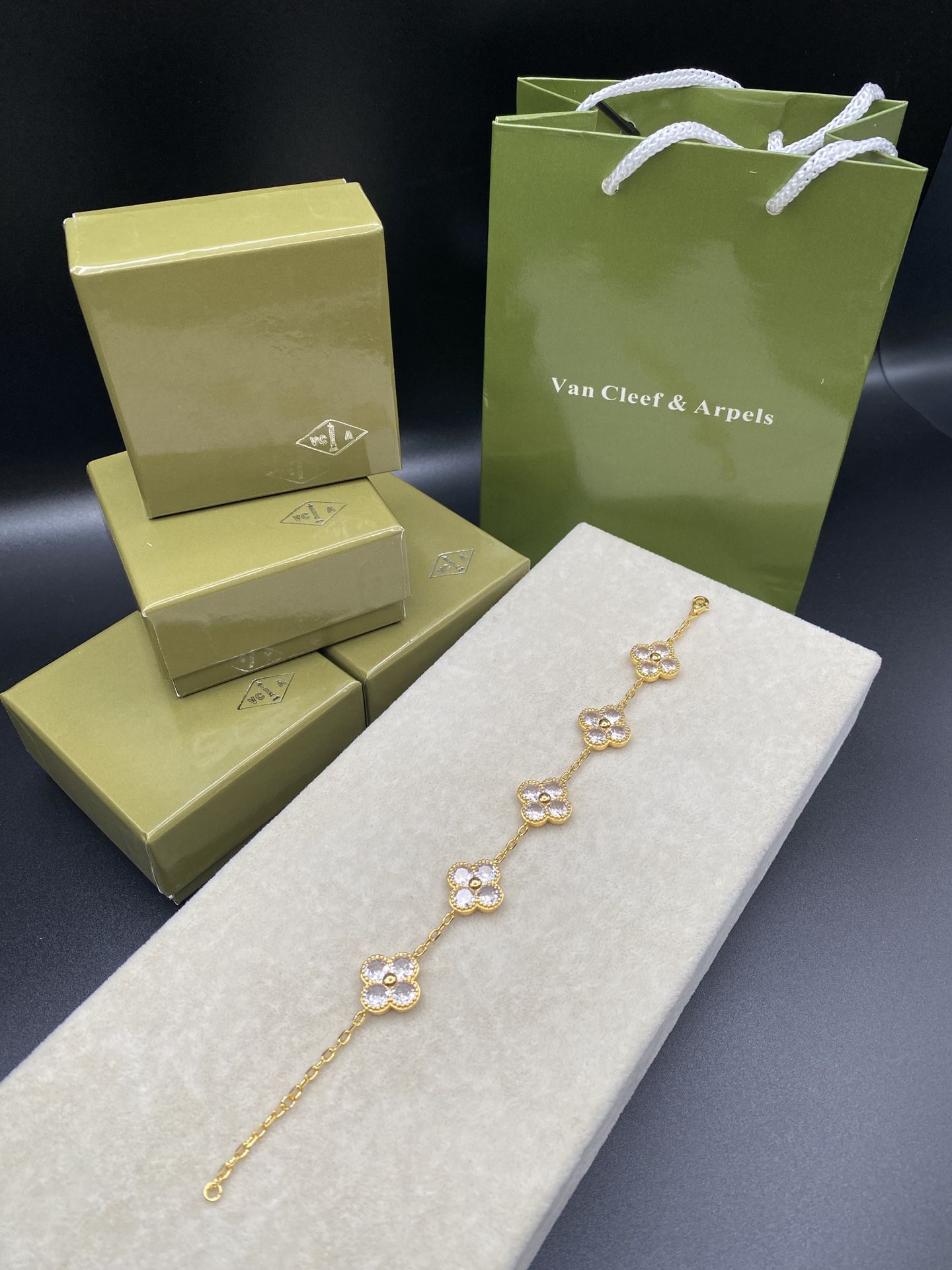 5 Motifs Gold With Full Diamond Clover