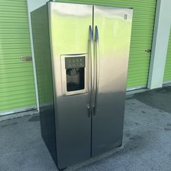 GE Stainless Steel Refrigerator SxS