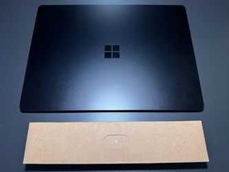 Microsoft Surface Laptop 4 - 13.5" TouchScreen (16GB RAM, 256GB SSD, Intel Core i7 11th Gen)