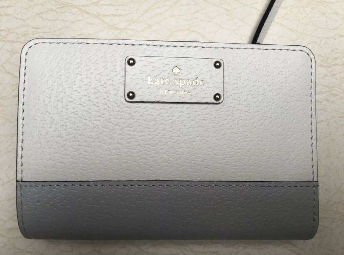 Kate Spade New York Bay Street Tellie Small Leather Bifold Gray/White Wallet