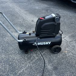 Husky 8 Gallon 150PSI Hotdog Air Compressor! Model 0300813A. Turns on fine, just appears to be missing manifold and hose. 