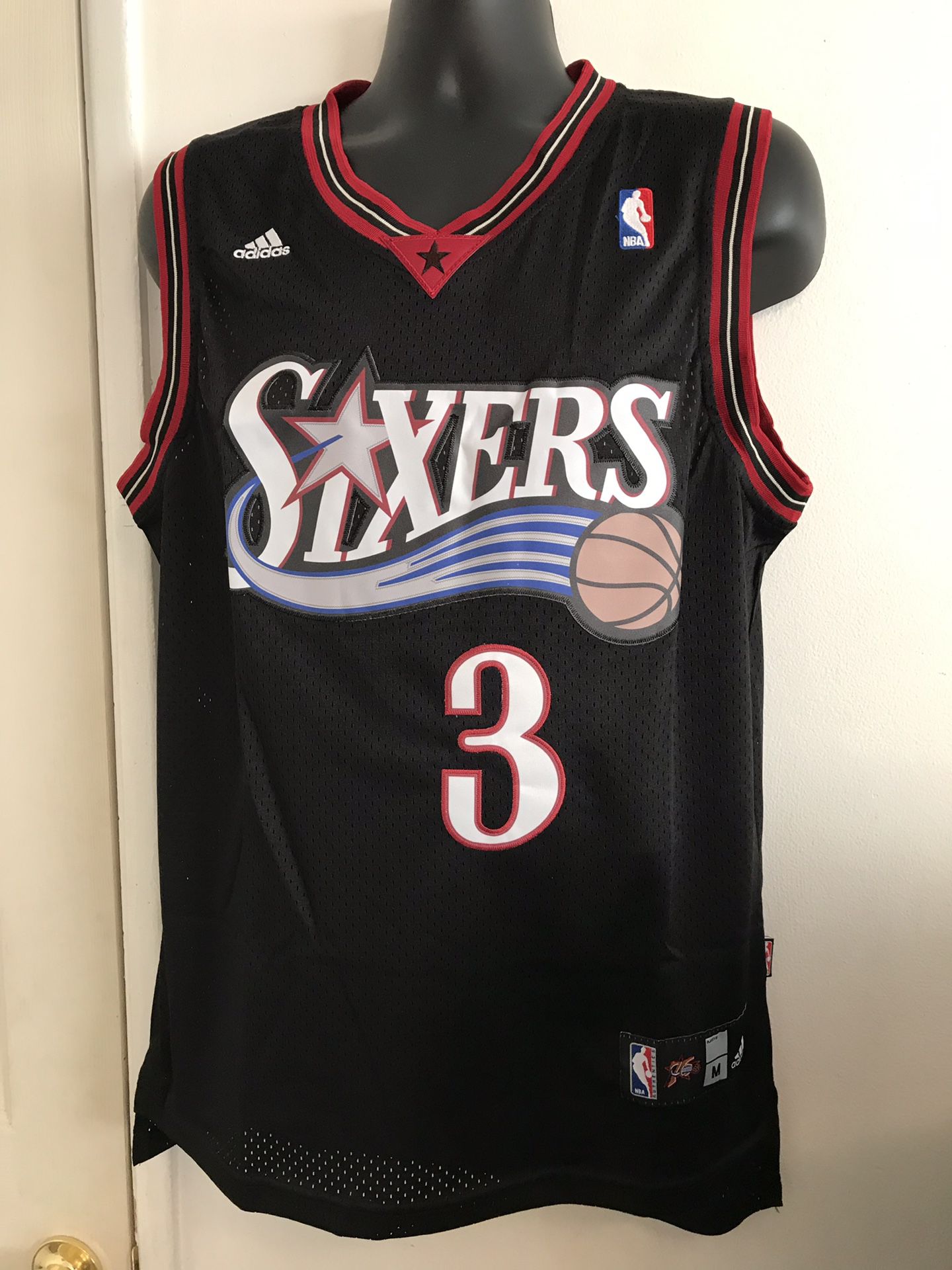 Philadelphia 76ers basketball 🏀 jersey of Allen Iverson size medium