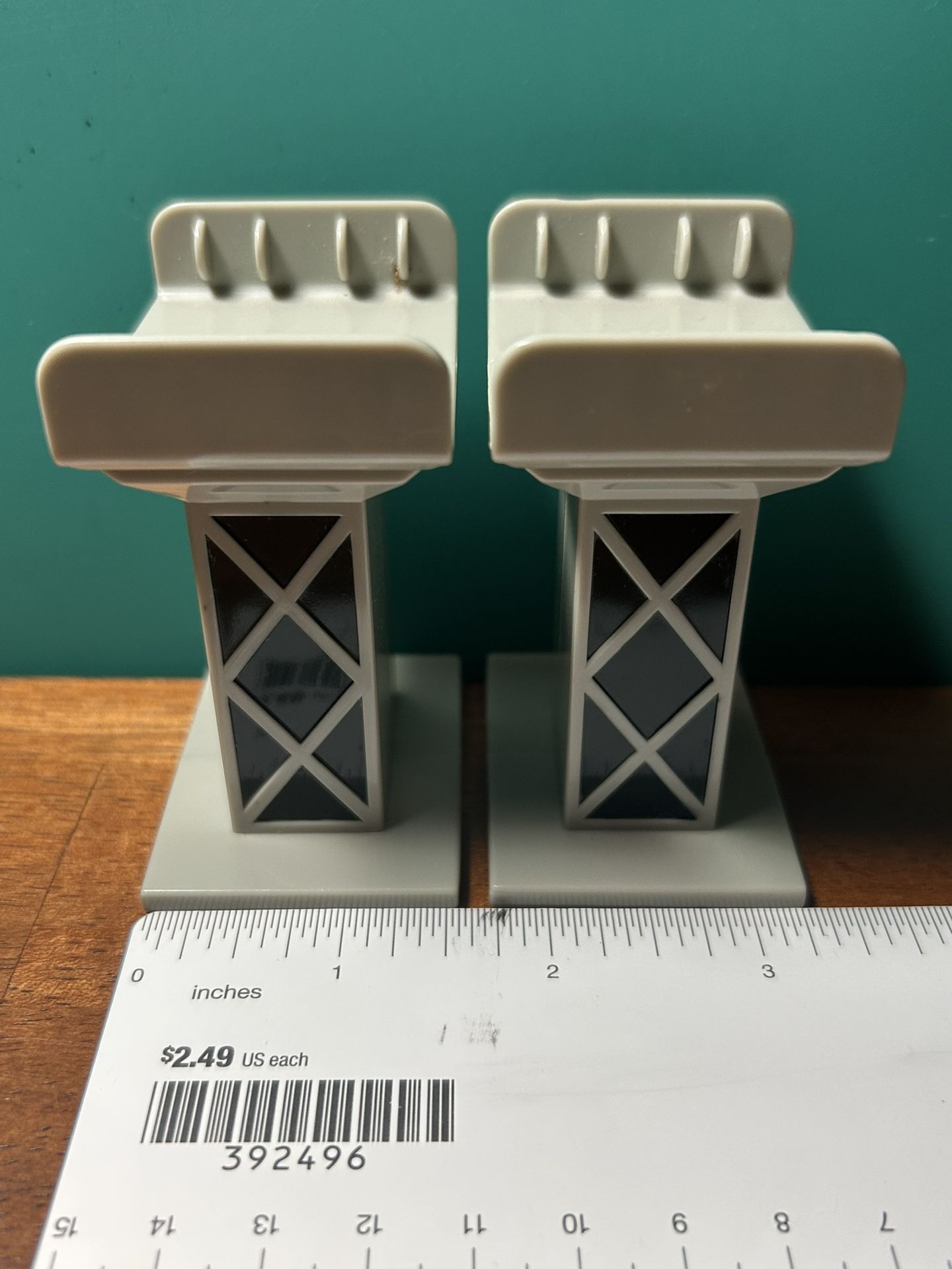 2 THOMAS THE TRAIN TRACK RISERS SUPPORTS BRIDGE GREY GRAY PLASTIC