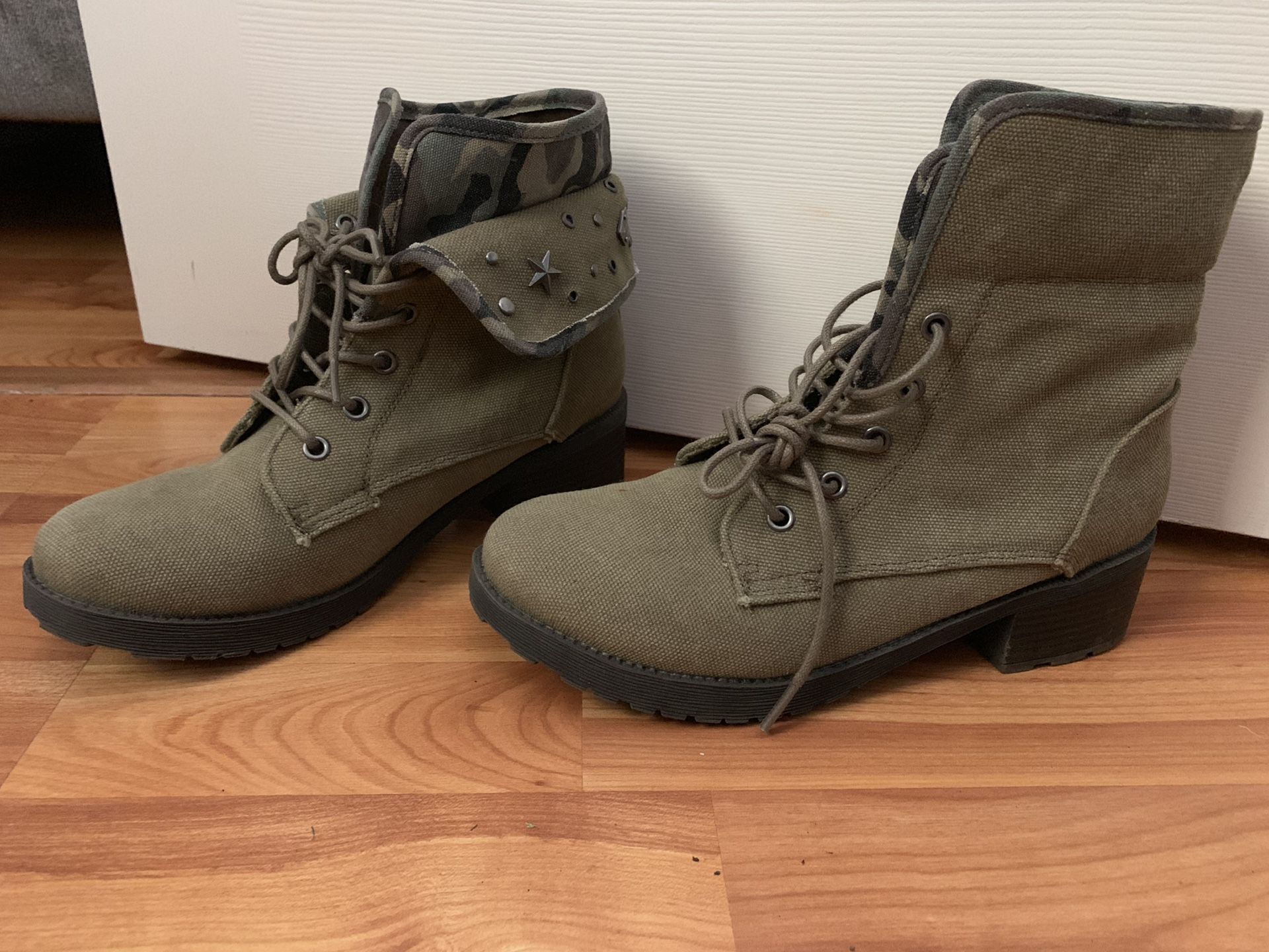 Size 9 combat boots