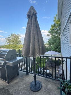 Outdoor patio umbrella with weighted stand