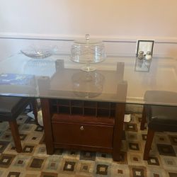 Dining Table W/4 chairs 