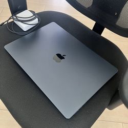 MacBook Air Logic Pro 12 Final Cut 12 Photoshop Premiere Office 