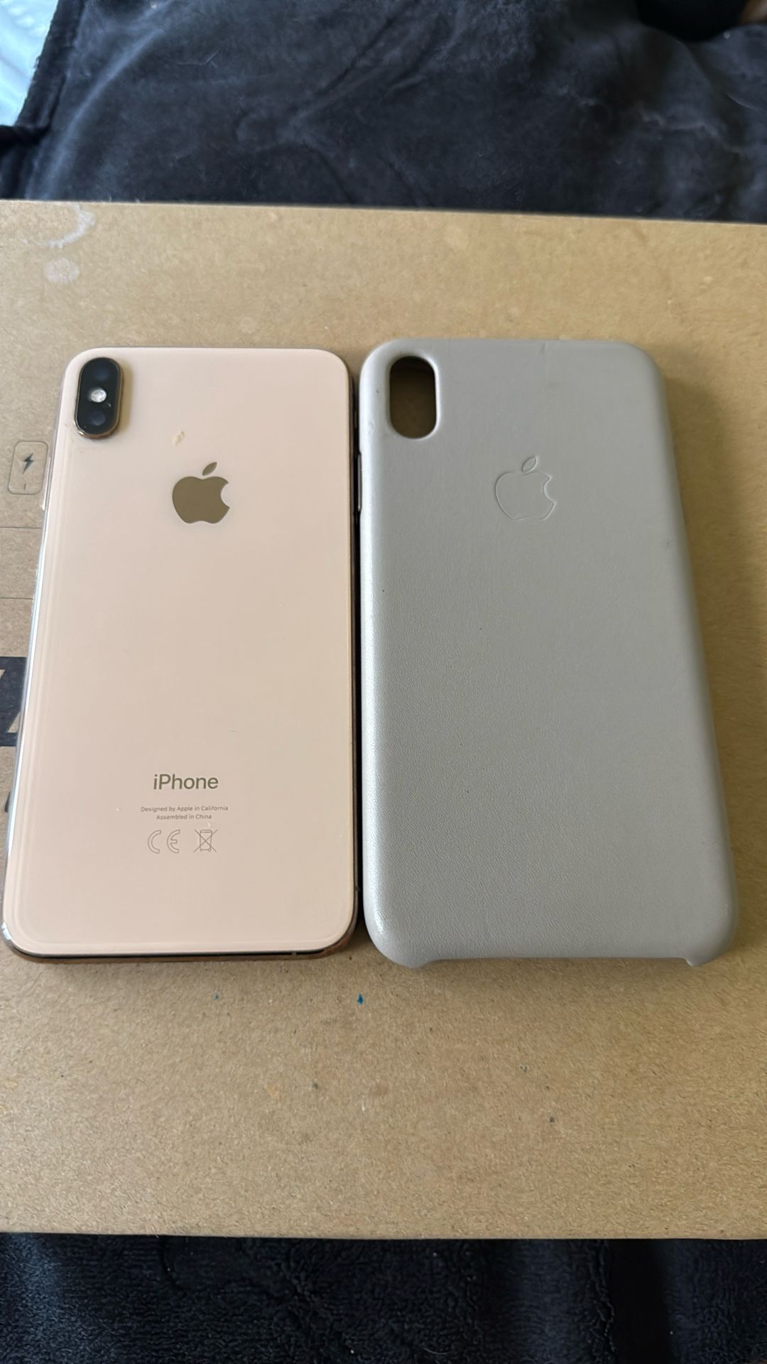 iPhone Xs Max 256 GBs. Unlocked