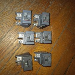 Push Matic circuit breakers single pole 120 volts  4-20 amps and 2-30amps used but working good $10 dollars each one