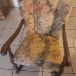 Antique  Rocking Chaur From The 1950s  In Good Condition   With Foot Rest Smoke Free Home