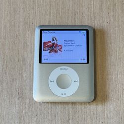 iPod Nano 3rd Gen 8GB Silver Model: A1236 Tested Good w/1209-Songs Read Info Blw