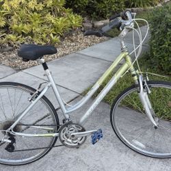 Giant Cypress Low Step Through Bike Bicycle Hybrid. 700c 21 Speed Men’s Ladies
