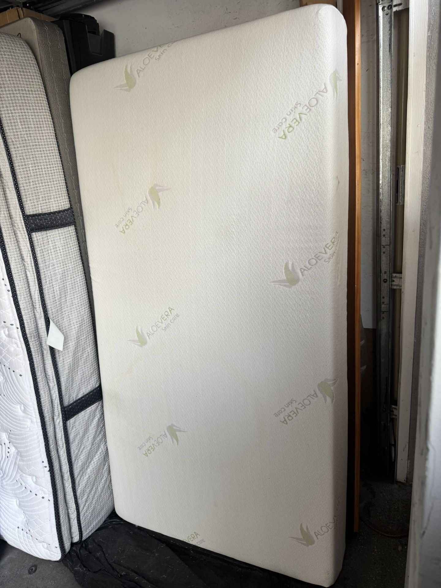 Premium ALOEVERA twin size memory foam mattress. 