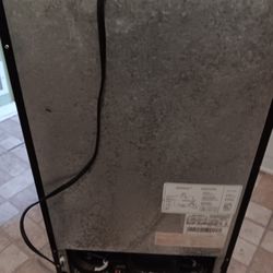 Whirlpool Many fridge are for college dorm. 