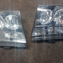 2007 Chevy Tahoe Headlights Pair