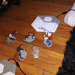 Disney Infinity Characters and Base Xbox 360 Model