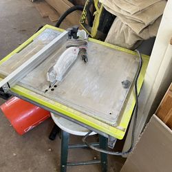 Wet tile saw