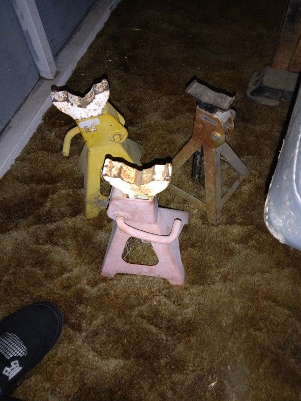 Jack Stand's