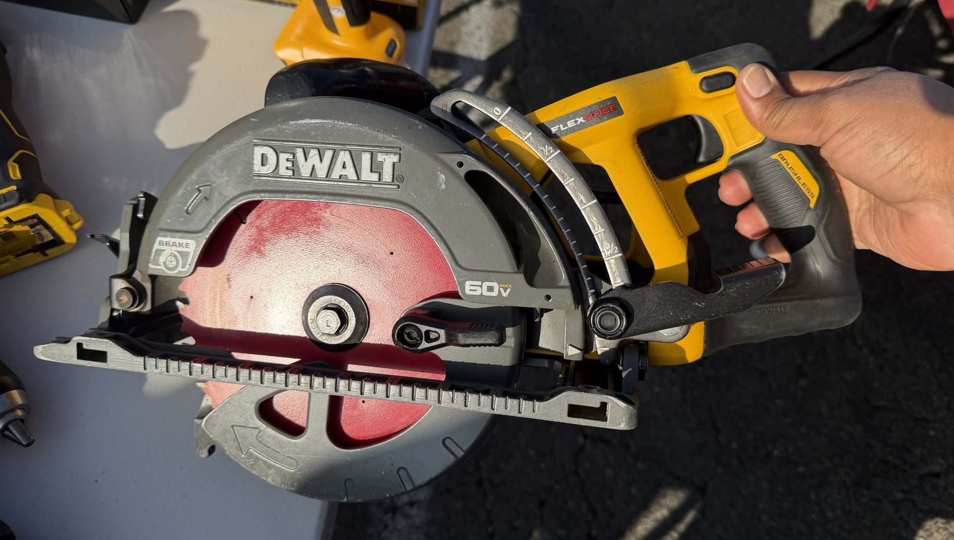 DEWALT FLEXVOLT 60V MAX Cordless Brushless 7-1/4 in. Wormdrive Style Circular Saw