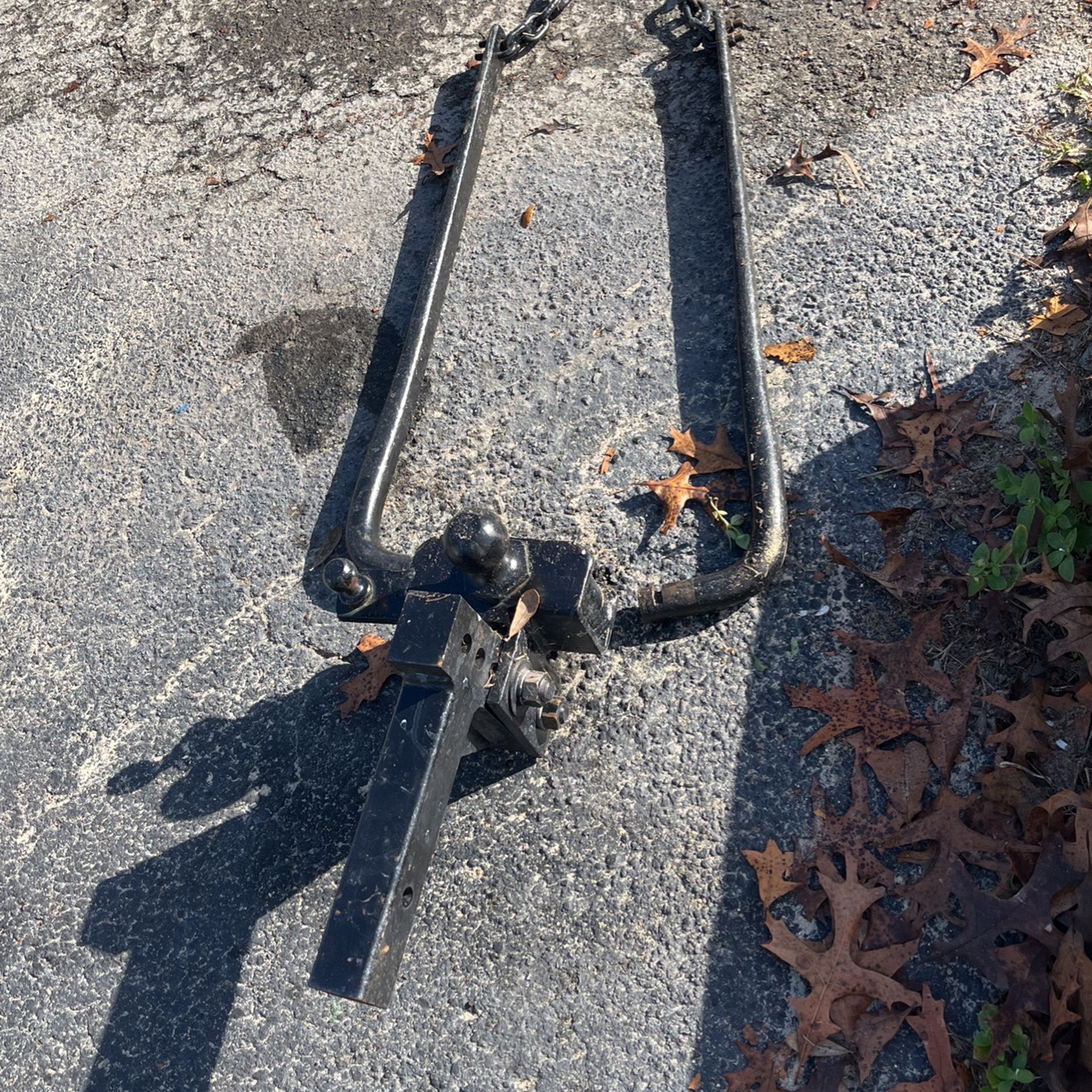 Weight distribution hitch