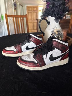 Nike Air Jordan 1 Mid Sneakers
