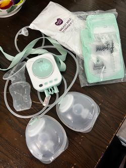 Motif hands free pump