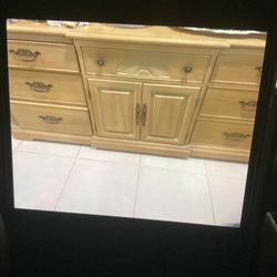 Bernhardt Collection Tripled Dresser 9 Drawers With 2 End Tables Asking $980. Obo Today 