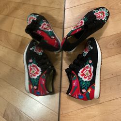 Asian Style Black Red Heeled Shoes, Size 38 Woman’s 