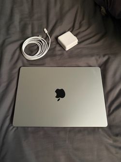 MacBook Pro M4 Pro 24GB RAM/ 512GB storage