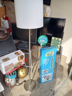 Floor Lamp 🛋️ Works Great 👍